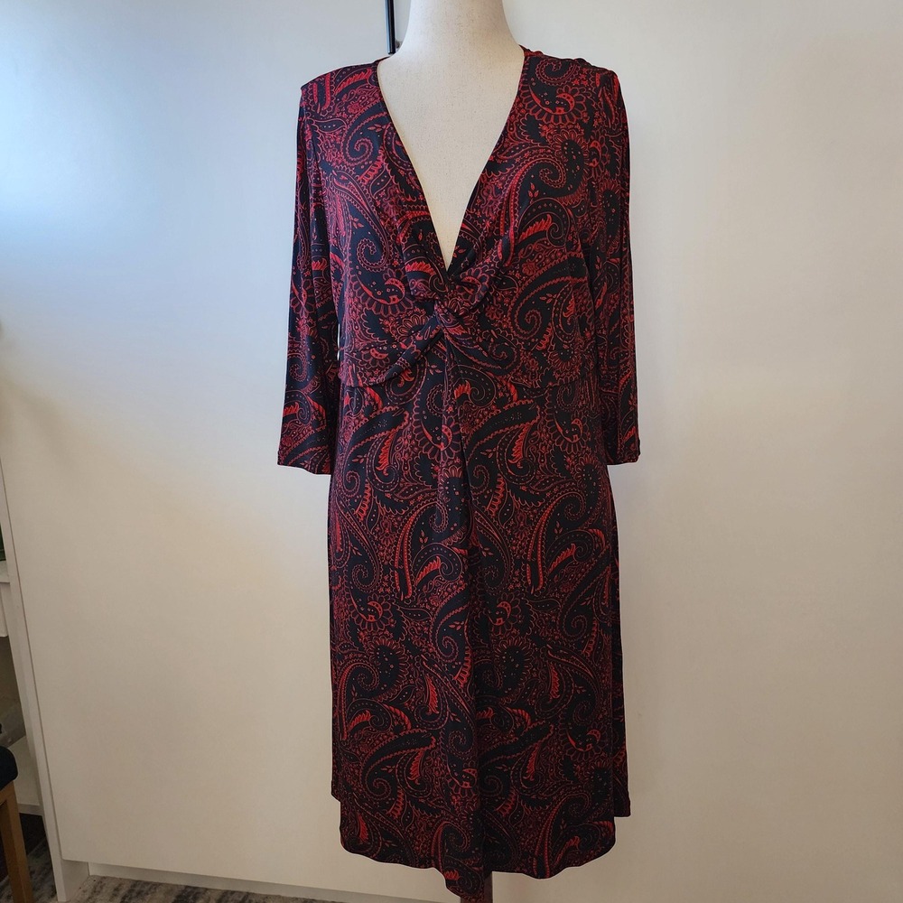 Black and red paisley v neck, rouging at bust 3/4 sleeve knee length made in USA